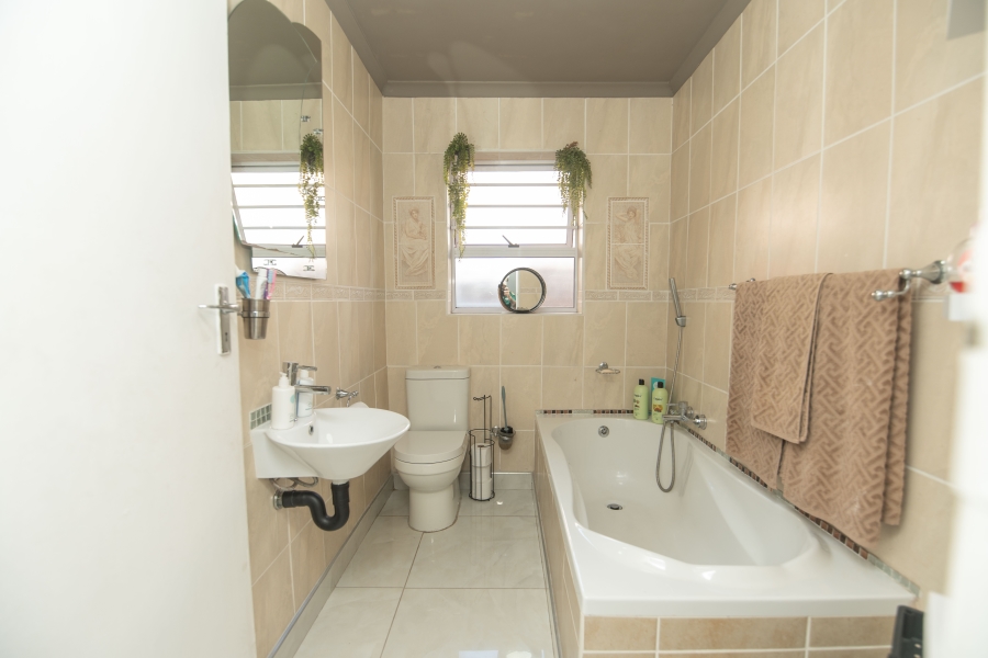 6 Bedroom Property for Sale in Sherwood Eastern Cape